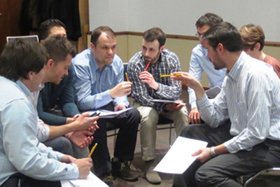 Equipo trabajando con metodología Agile